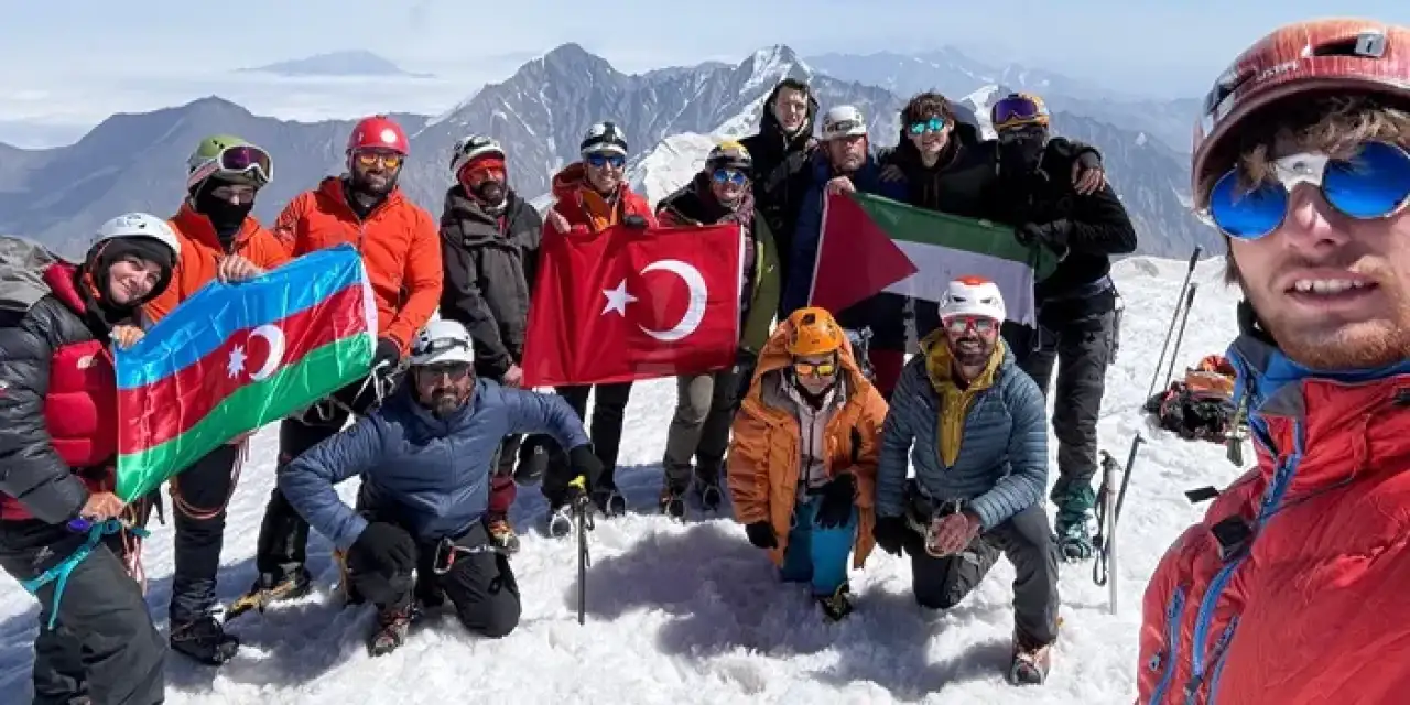 Rizeli dağcılar Filistin için Kazbek Dağı'na tırmandı!