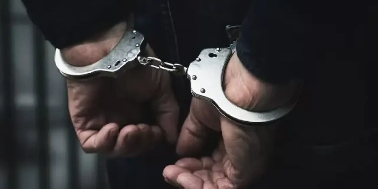 Adliyede kadın güvenlik görevlisine şiddet uygulamıştı, bu kez polisleri tehditten tutuklandı