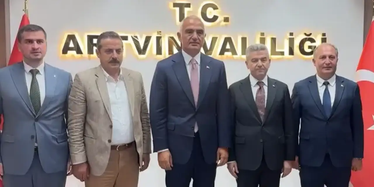 Bakan Ersoy Artvin’de sektör temsilcileriyle bir araya geldi!