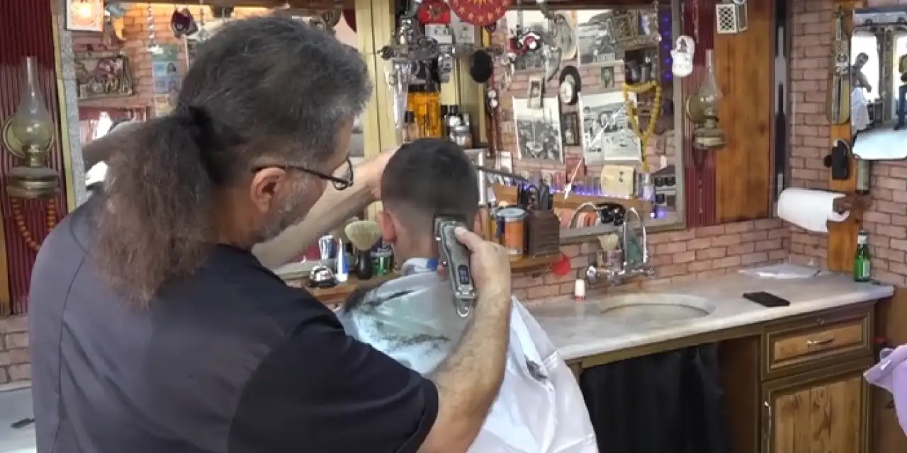 Samsun’da 3 kuşaktır aynı dükkanda berberlik!