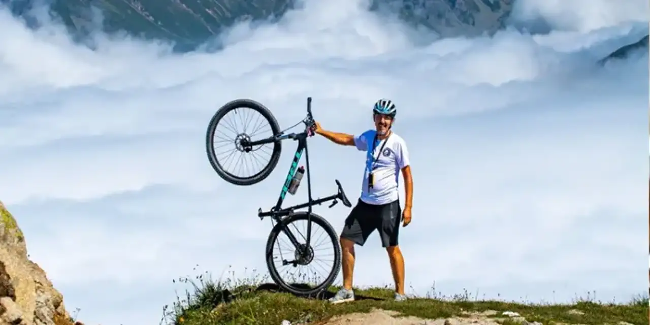 Rize'nin Kaçkar Dağı eteklerinde bisiklet sürdüler!