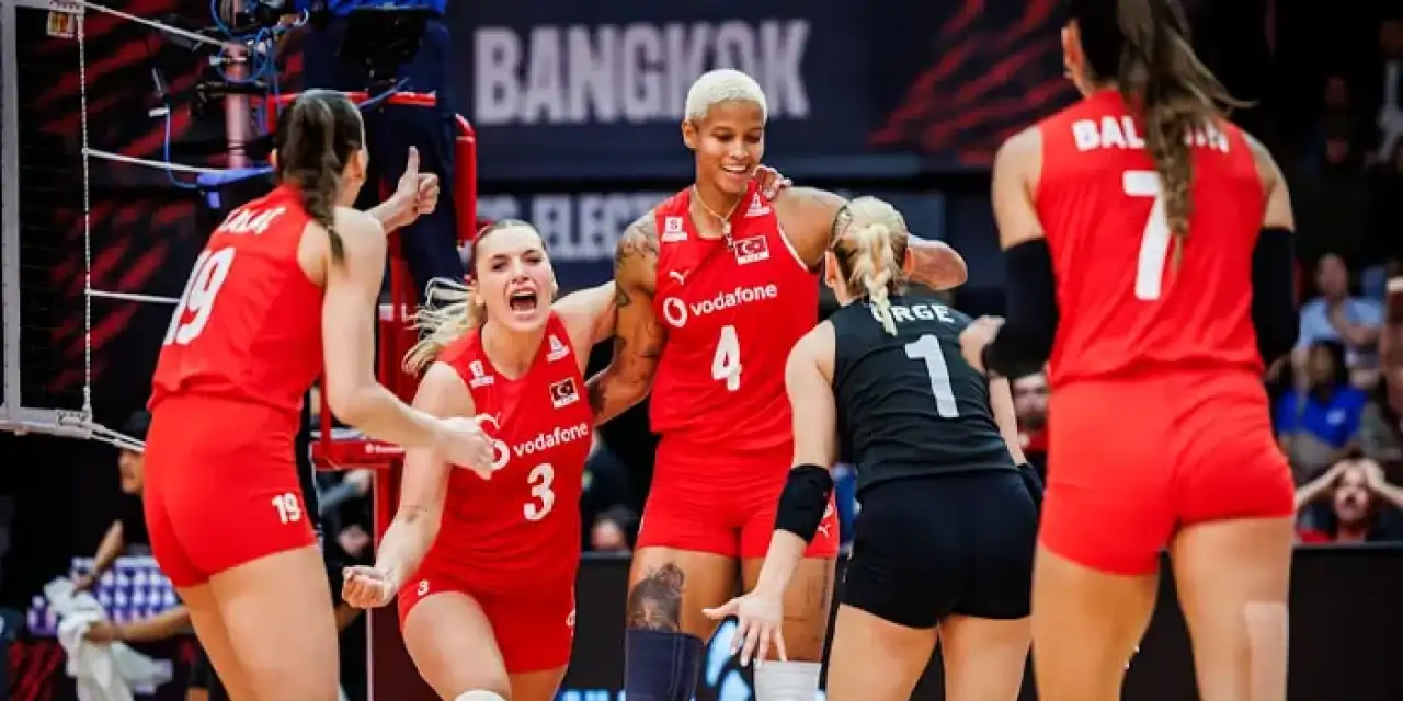 Türkiye - İtalya finalinde setlerde eşitlik!