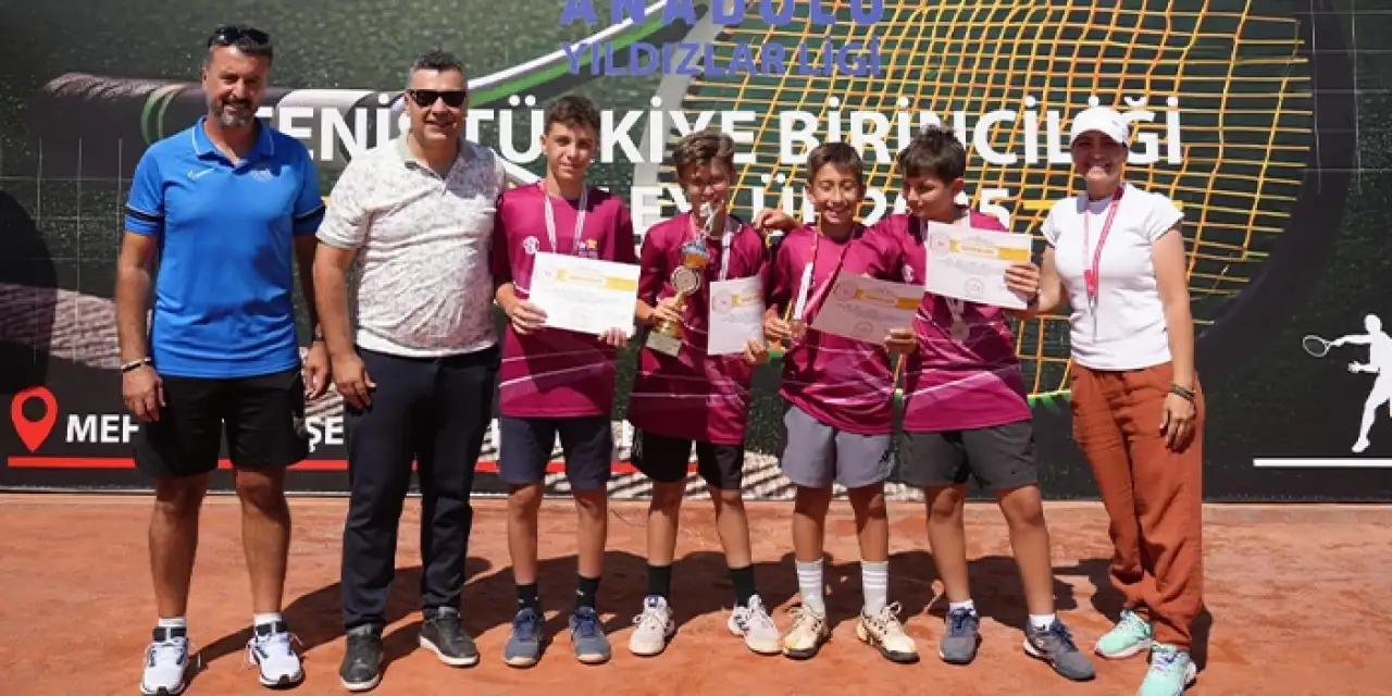 Büyükşehir’in tenis takımı Türkiye’ye damga vurdu!