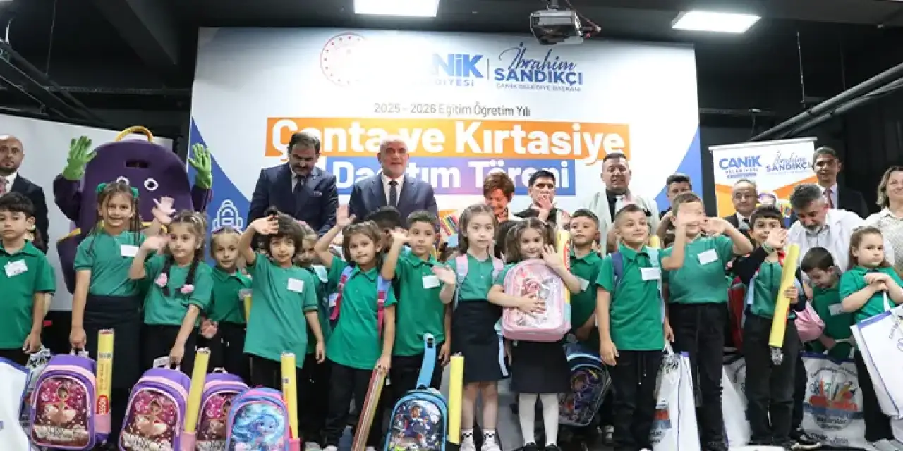 Samsun'da okula yeni başlayanlara çanta ve kırtasiye seti hediye edildi!