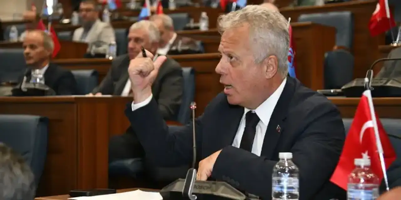 Zorlu mecliste "Ortahisar Belediyesi'ne neden sahilden yer verilmiyor?" diye sordu.