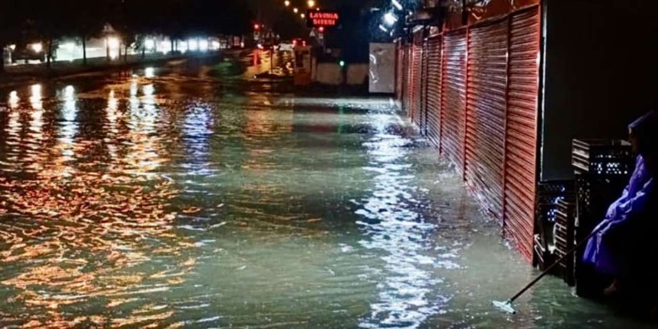 Samsun’da sağanak yağış hayatı felç etti!