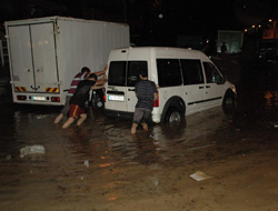 Sürmene'de dere taştı