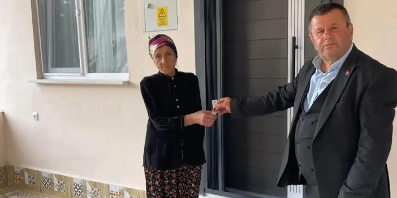 Samsun’da ihtiyaç sahibi aileye yeni ev teslim edildi!