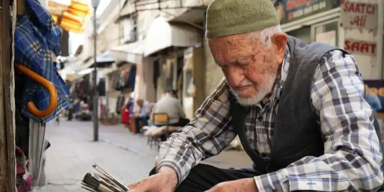 Samsunlu asrın ustası 96 yaşında şemsiye tamirine devam ediyor!