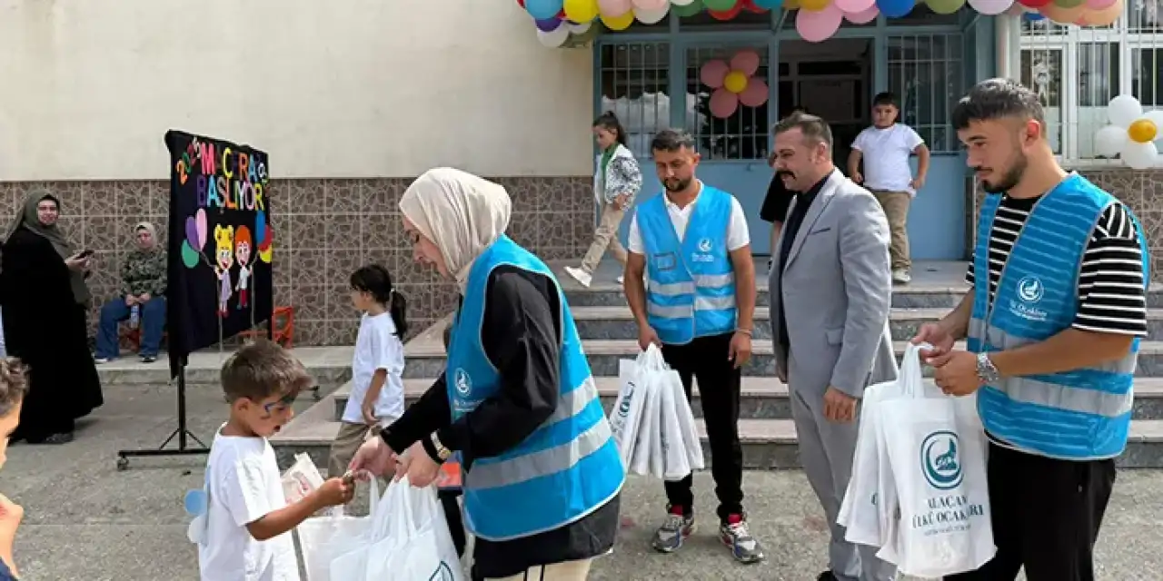 Samsun'da anaokulu öğrencilerine kırtasiye yardımı yapıldı!