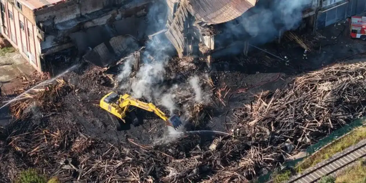 Samsun’da kereste fabrikasında soğutma çalışmaları sürüyor