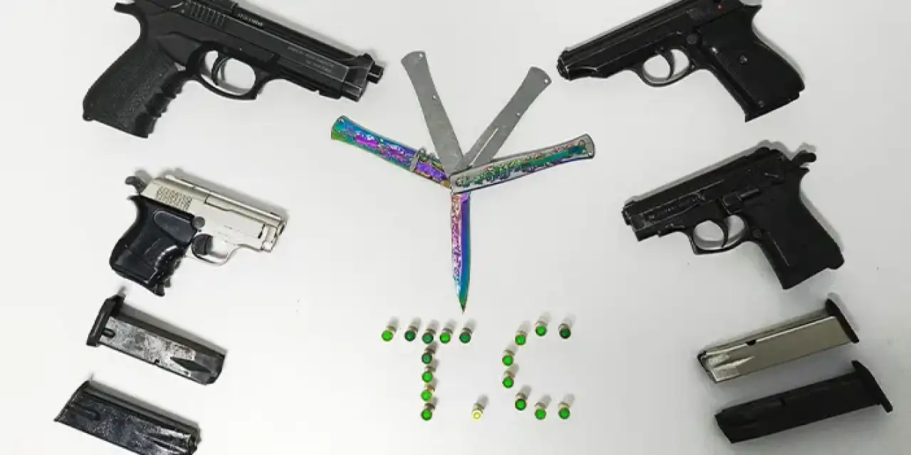 Samsun'da suça sürüklenen bir çocuğun evinden ruhsatsız silahlar çıktı!