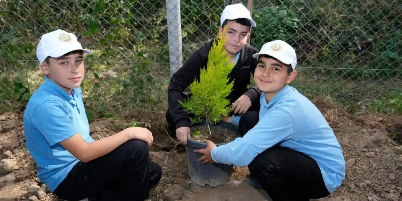 Artvin’de öğrenciler fidanla buluştu!