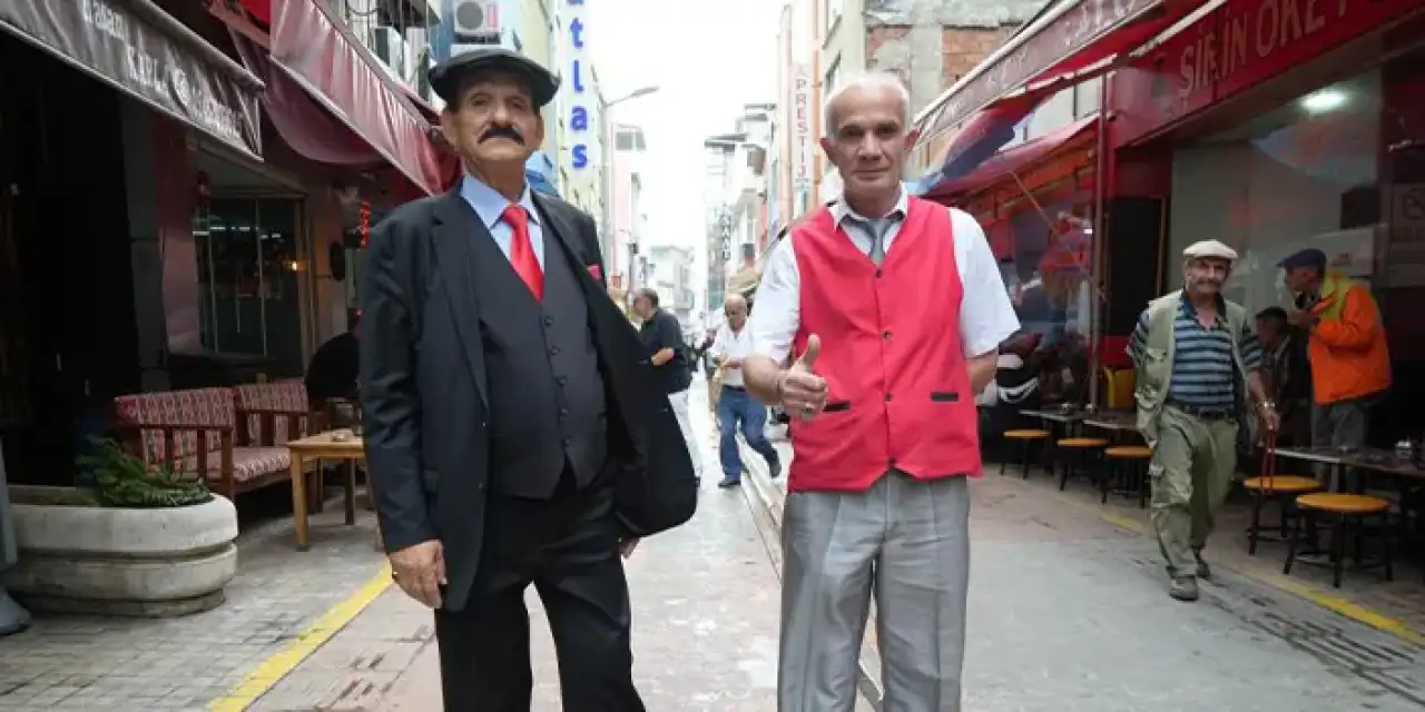 Samsun'da 50 yıldır giydikleriyle Yeşilçam'ı aratmıyor!