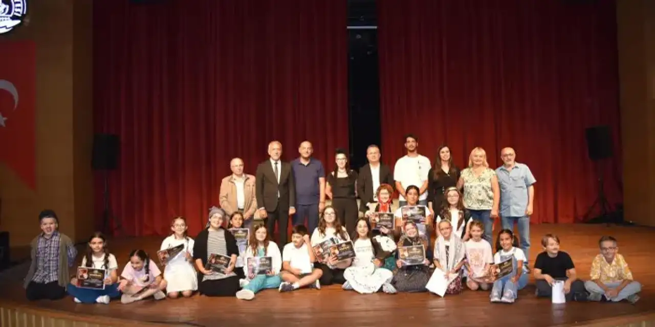 Samsun Tiyatro bölümü öğrencileri ilk kez seyirci karşısına çıktı!