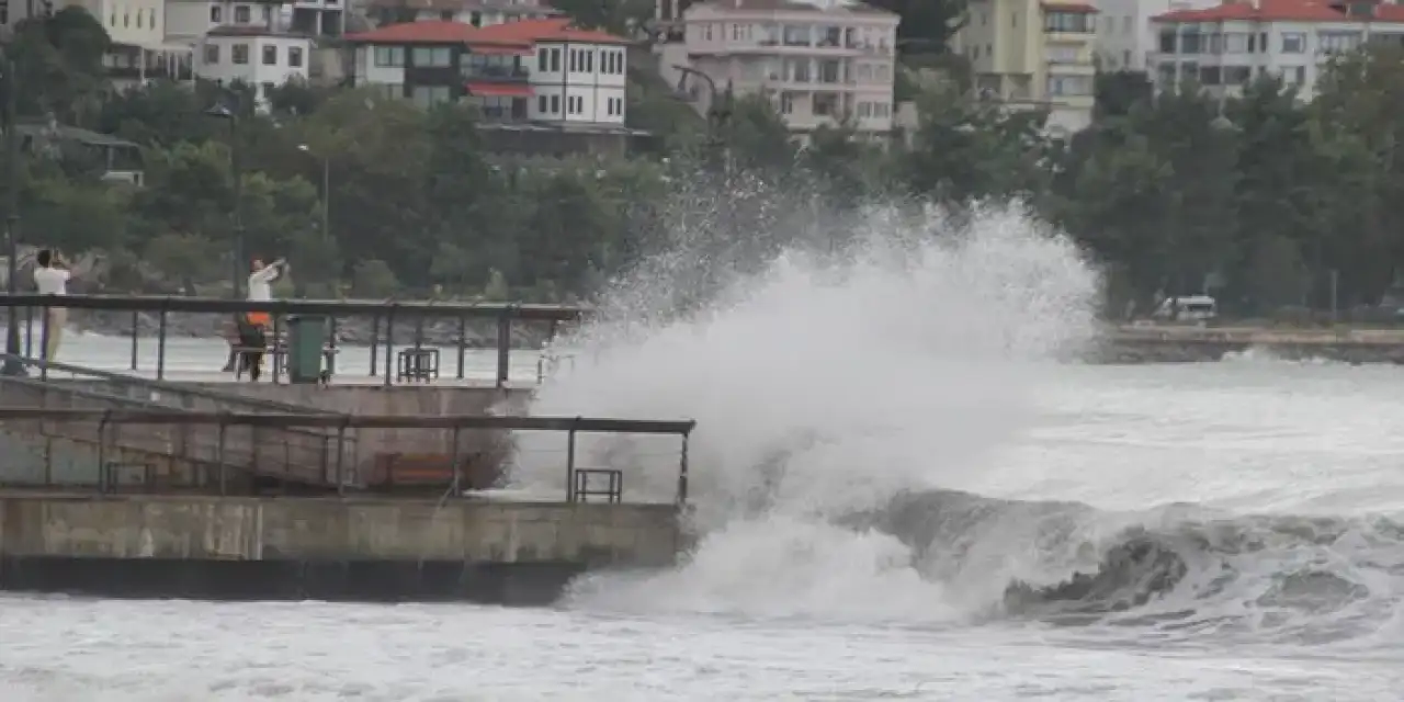 Ordu'da rüzgar denizi hırçınlaştırdı!