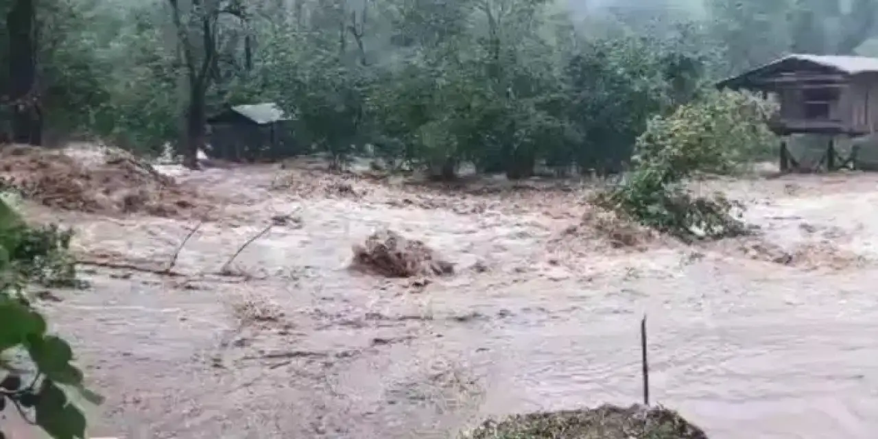 Artvin’de sağanak sele neden oldu!