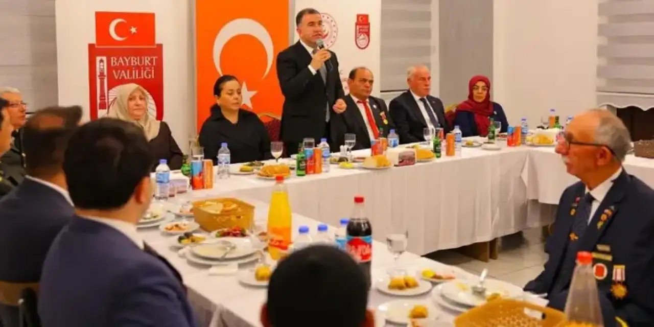 Bayburt’ta şehit aileleri ve gaziler onuruna yemek verildi!