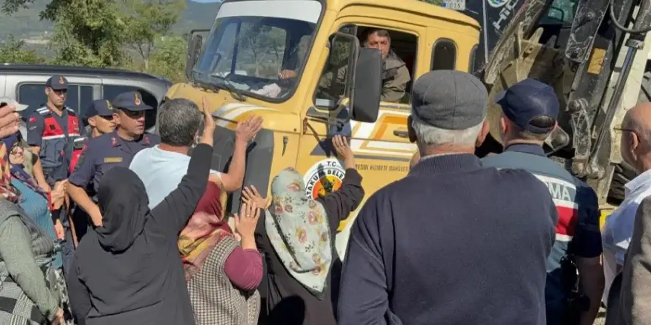 Samsun’da hayvan barınağına giden iş makinesinin önünü kestiler!