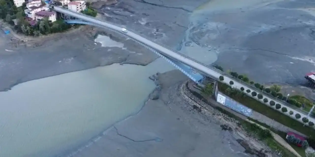 Samsun Ayvacık’ta sular çekilince kara ortaya çıktı!