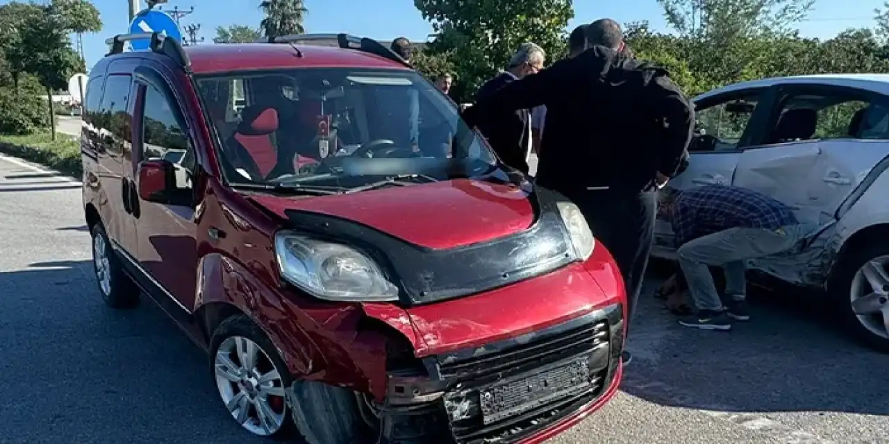 Samsun'da araçlar çarpıştı! 4 yaralı