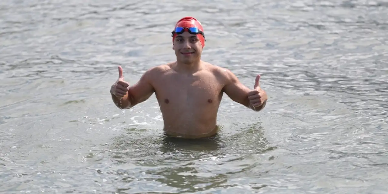Doktor tavsiyesiyle yüzmeye başlayan Yusuf Efe’nin hedefi Los Angeles 2028 Paralimpik Oyunları