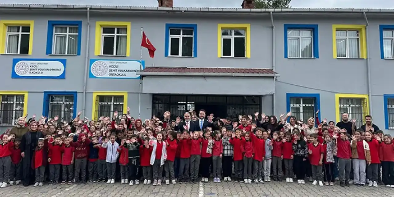 Ordu'da öğrencilere kırtasiye malzemesi hediye edildi!