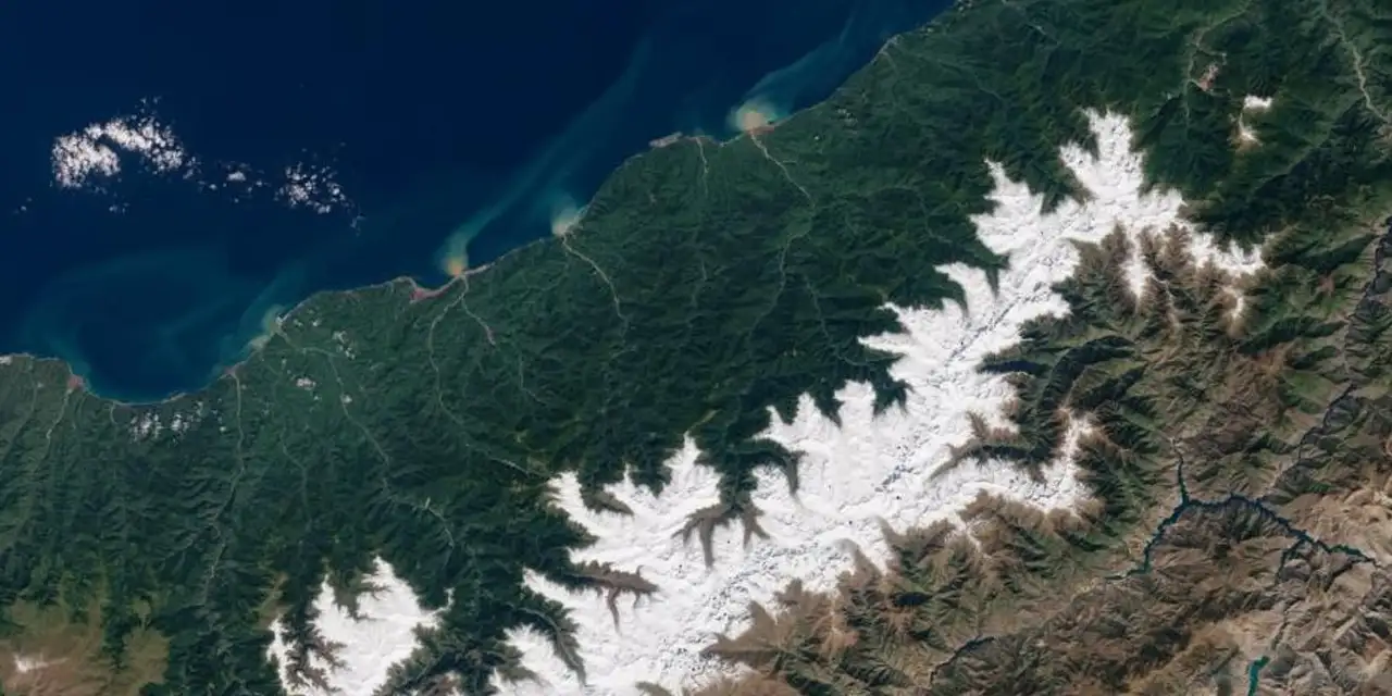 Rize Kaçkar Dağı’ndan toprak ve kar selle denize taşındı!