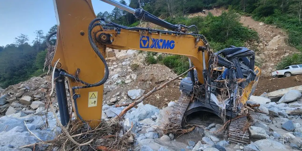 Rize’de selden kapanan Deremezra Köyü’ne ulaşım sağlandı!