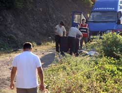 Yol kenarında ceset bulundu