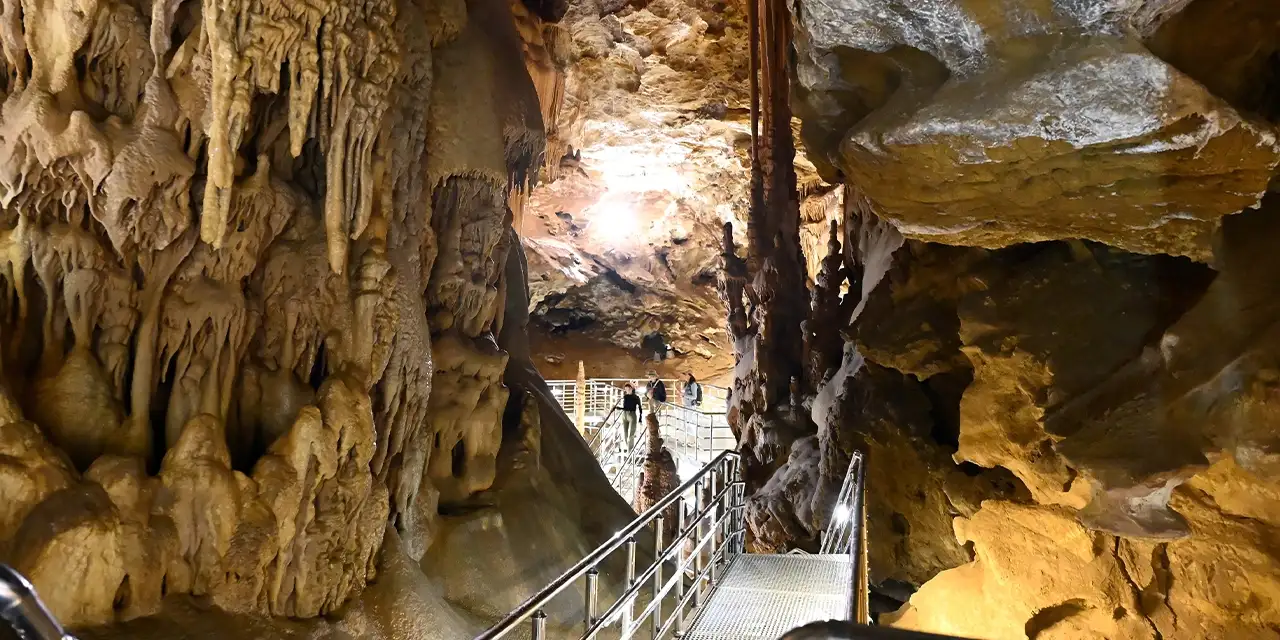 Gümüşhane'nin yer altı sarayına ziyaretçi akını: Binlerce kişiyi ağırladı