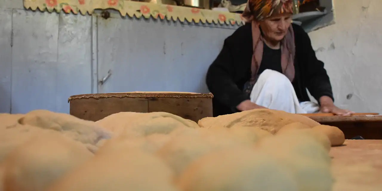 Gümüşhane'de kadınlar kışlık yiyecek hazırlığına başladı!