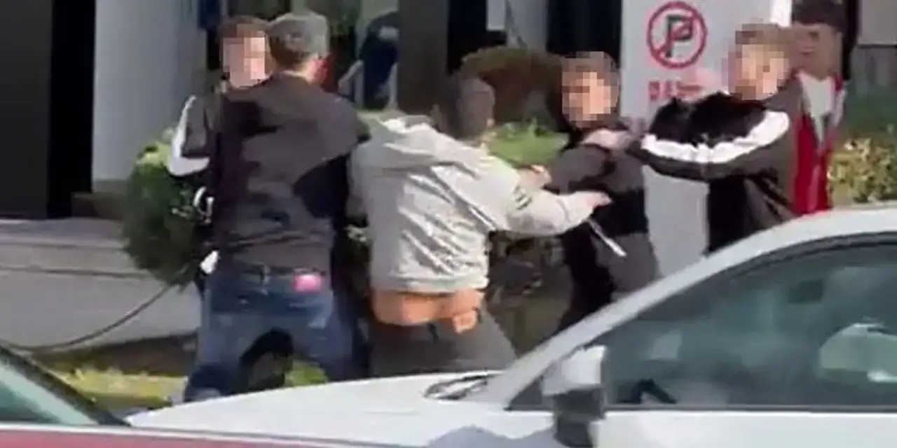 Samsun’da gençler arasında kavga! Güçlükle ayırdılar