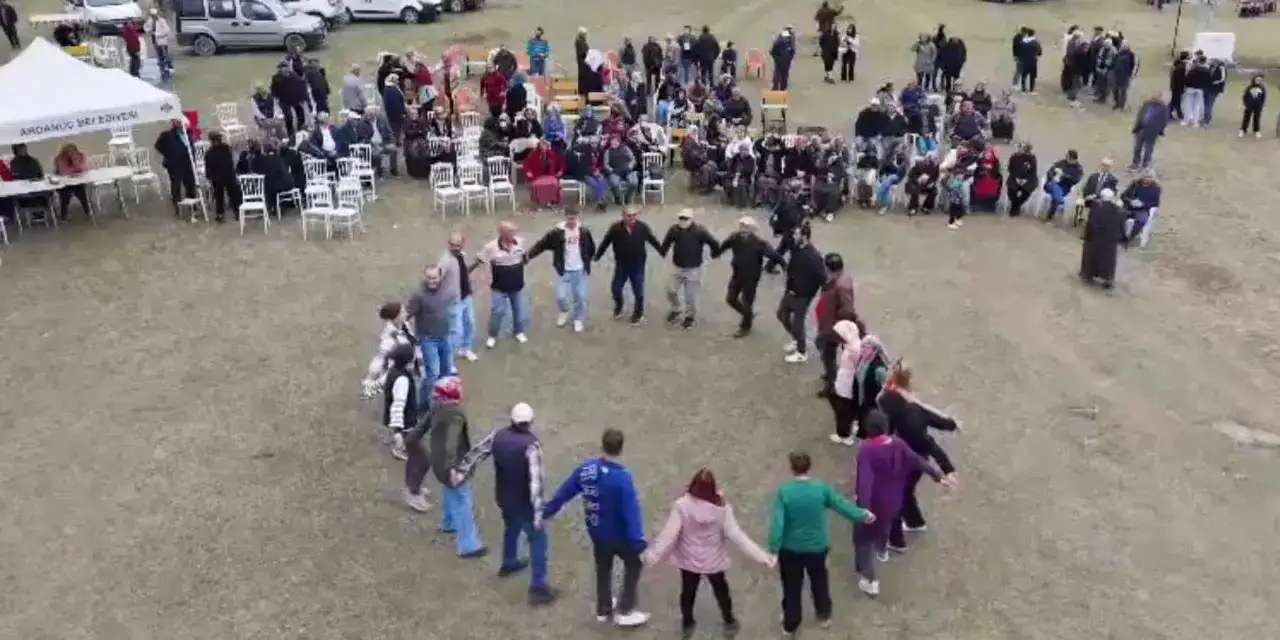 Artvin’de kulakların pası türkü şöleni ile silindi