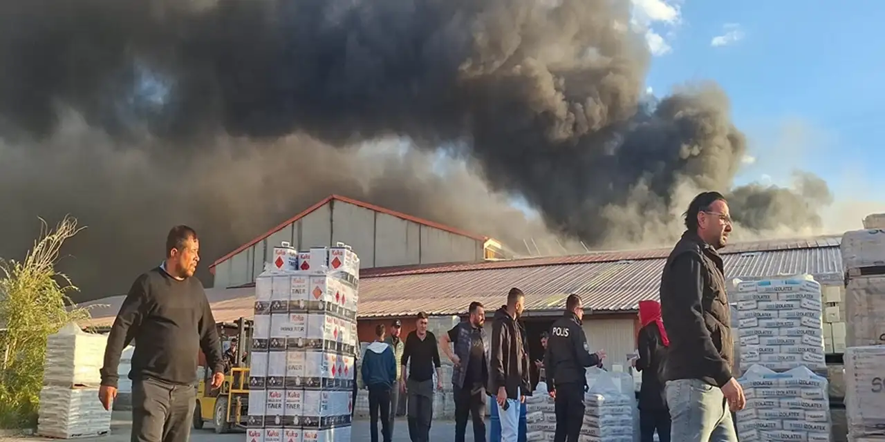 Erzurum'da boya üretim tesisinde yangın çıktı!