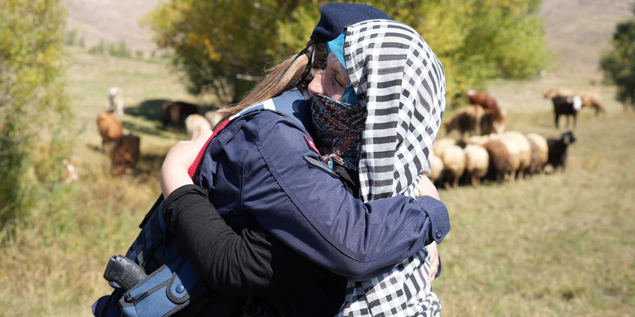 Bayburt'ta kaybolan 13 koyun bulundu! Sevinçten ne yapacağını şaşırdı