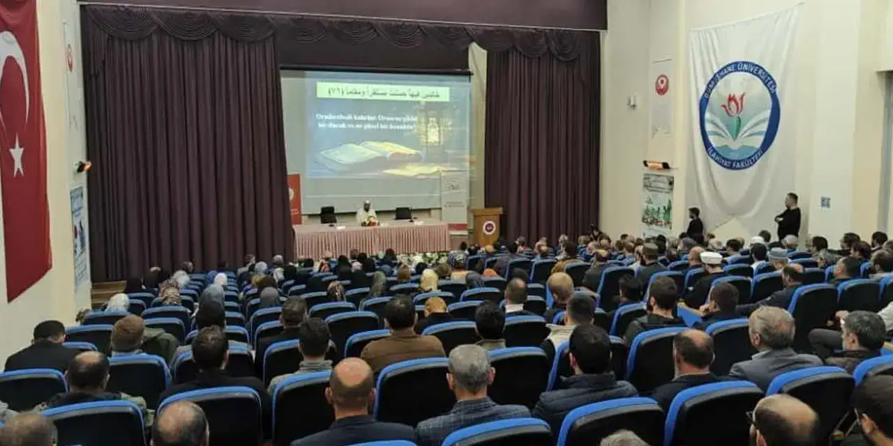 Gümüşhane’de 'Hz. Peygamber ve Aile' konferansı düzenlendi!