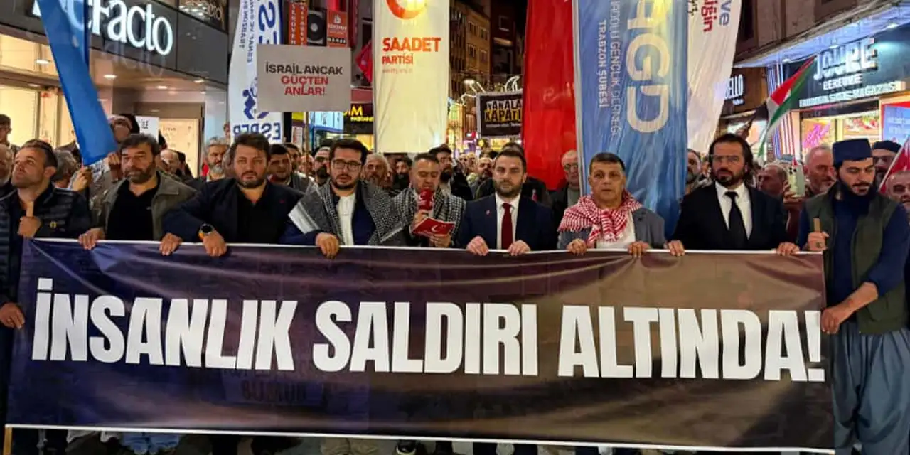 Trabzon'dan Sumud Filosu'na destek: Donald Trump ve Netanyahu'nun mankenleri sürüklendi!