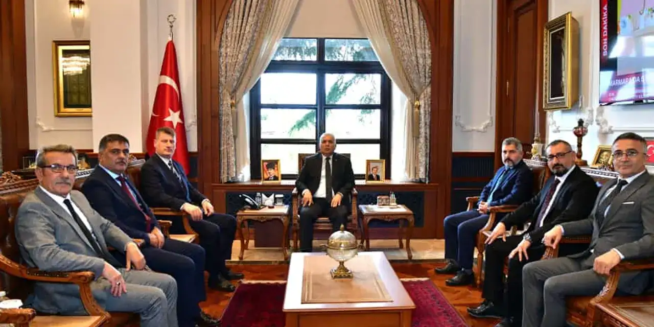 TÜRKAV'dan Trabzon Valisi Aziz Yıldırım'a makamında ziyaret!