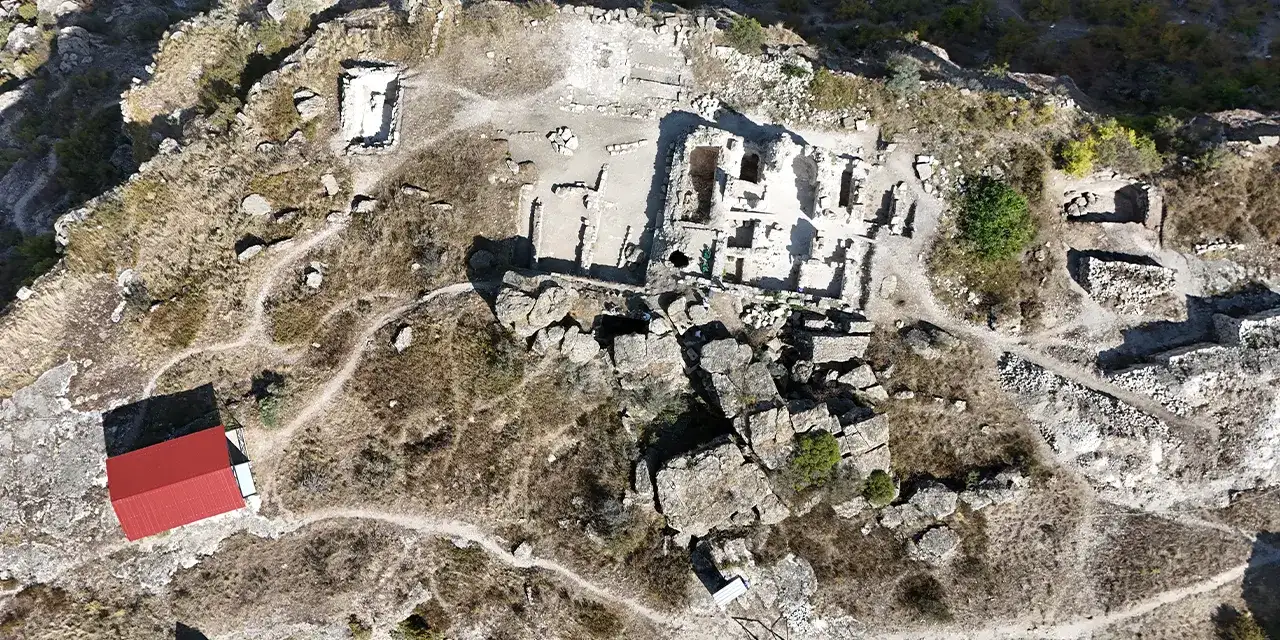 Artvin'de kazı çalışması sonucunda mezar odası bulundu!