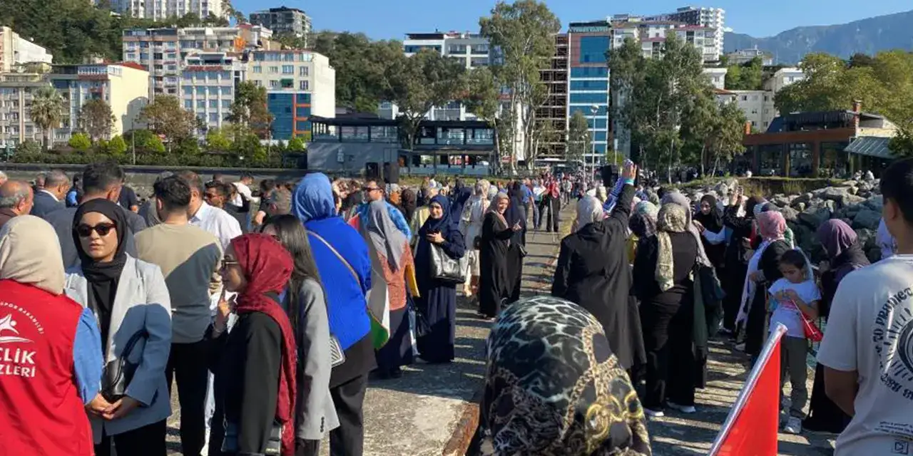 Artvin'den Sumud Filosuna destek! Türk ve Filistin bayraklı tekneler Karadeniz’e açıldı
