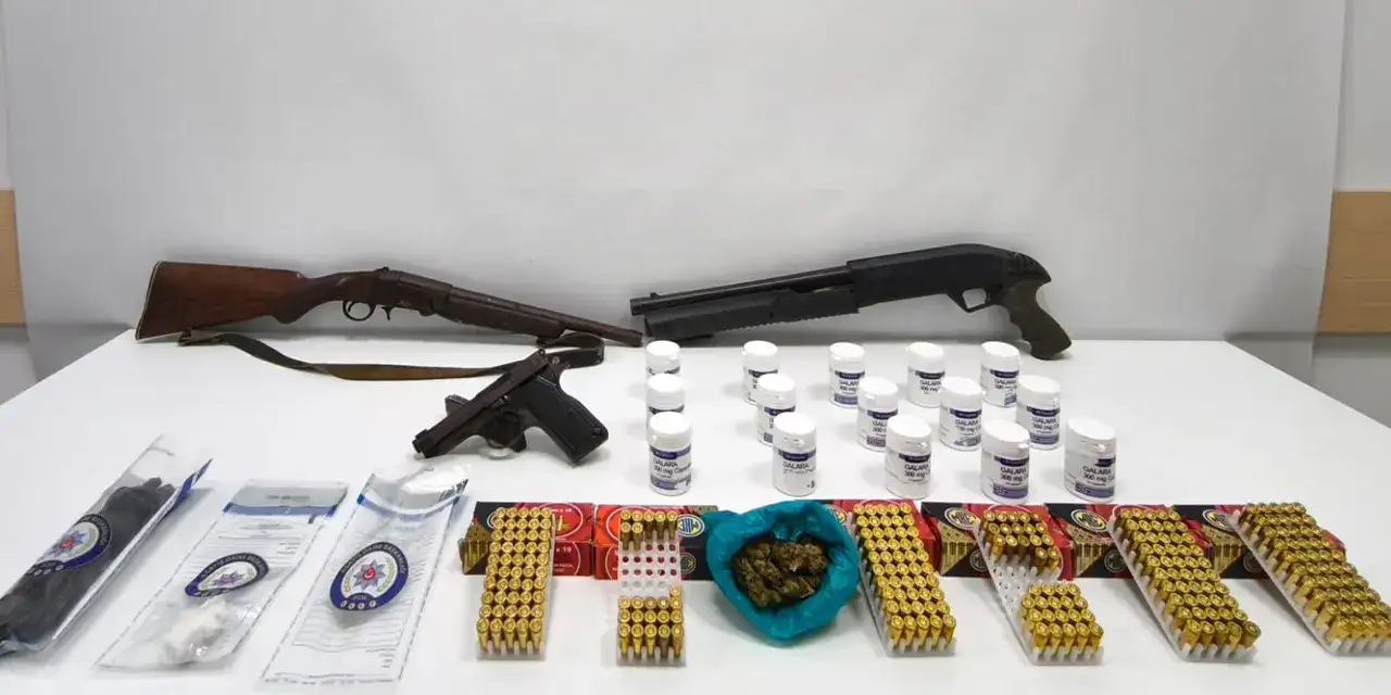 Atakum’da uyuşturucu operasyonu: Araçtan atılan poşetten uyuşturucu çıktı