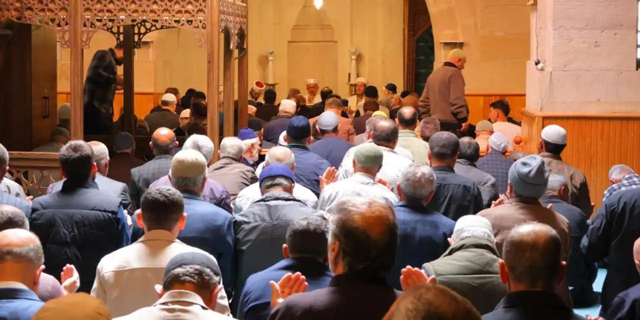 Bayburt’ta Ulu Cami’de Kur’an ziyafeti: Dualar Gazze ve Filistin için yükseldi