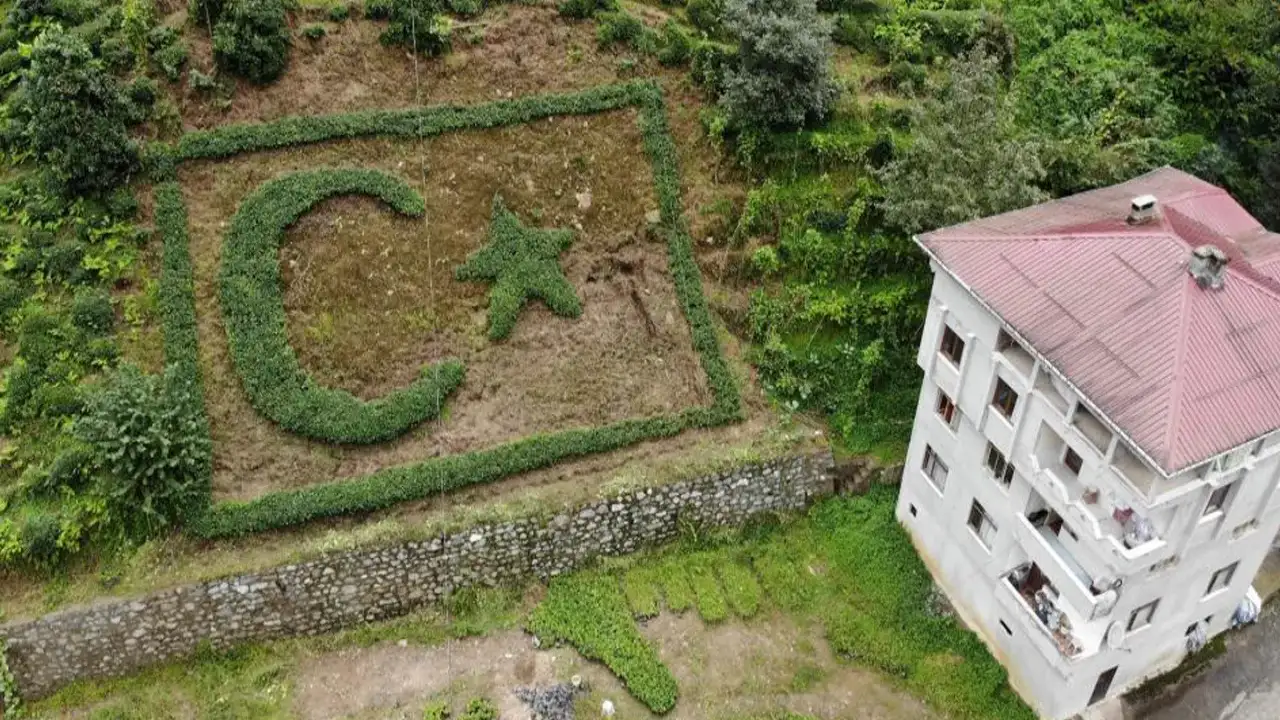 Rize'de çayla vatan sevgisini birleştirdi! Köyün simgesi oldu