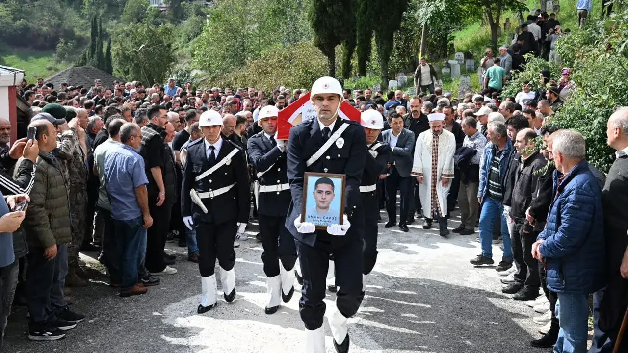 Trabzon’da acı veda! Polis memuru Ahmet Çavuş son yolculuğa uğurlandı
