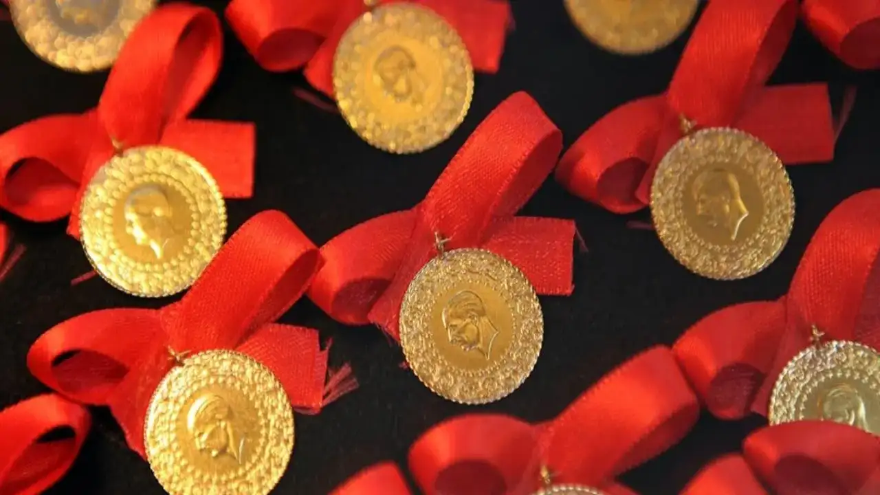 Altında tarihi ralli: Fed’in faiz indirimi sinyali rekor getirdi