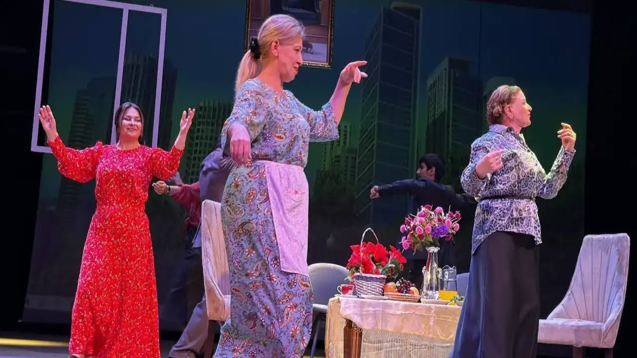 Trabzonlu yönetmenin ‘’Eligulu Evlenir’’ oyunu Dağıstan’da sahnelendi!