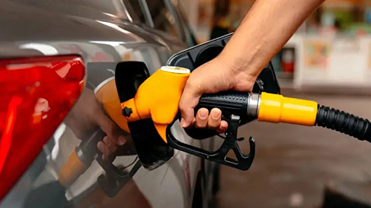 Araç sahipleri dikkat! Akaryakıta indirim geliyor