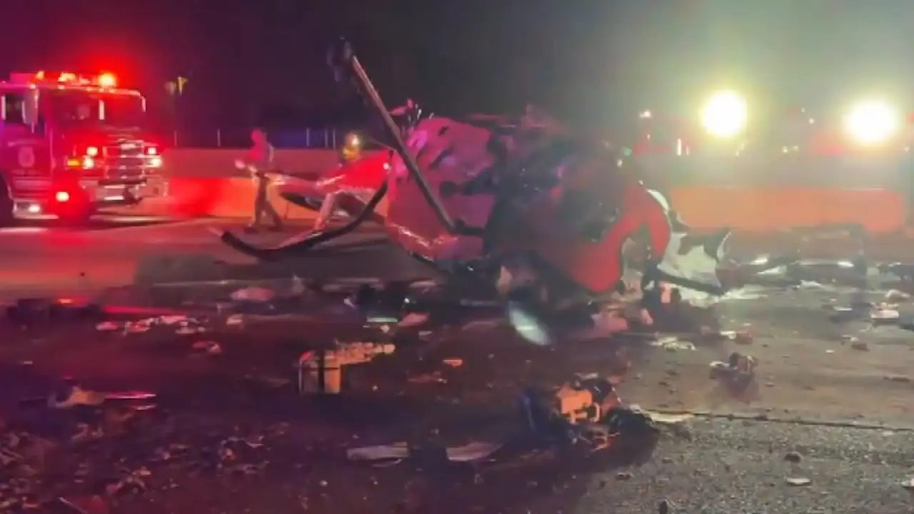 Ambulans helikopter otoyola düştü!