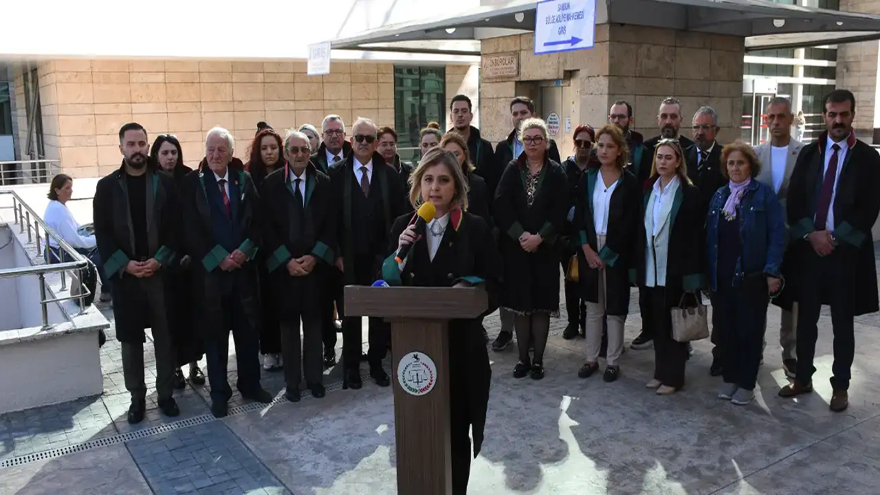 Samsun Barosu Kadın Hakları Komisyonu kadın cinayetlerine dikkat çekerek konuşma yaptı!